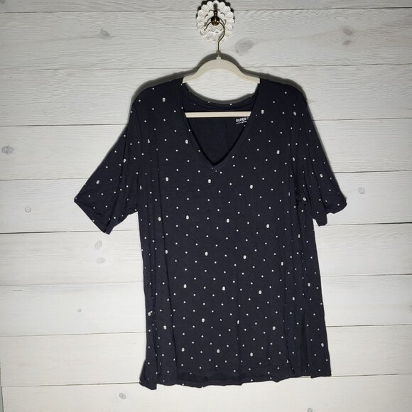 TORRID Super Soft Jersey plus 2X black/white skulls & stars tee. Fall, Halloween - Picture 1 of 7